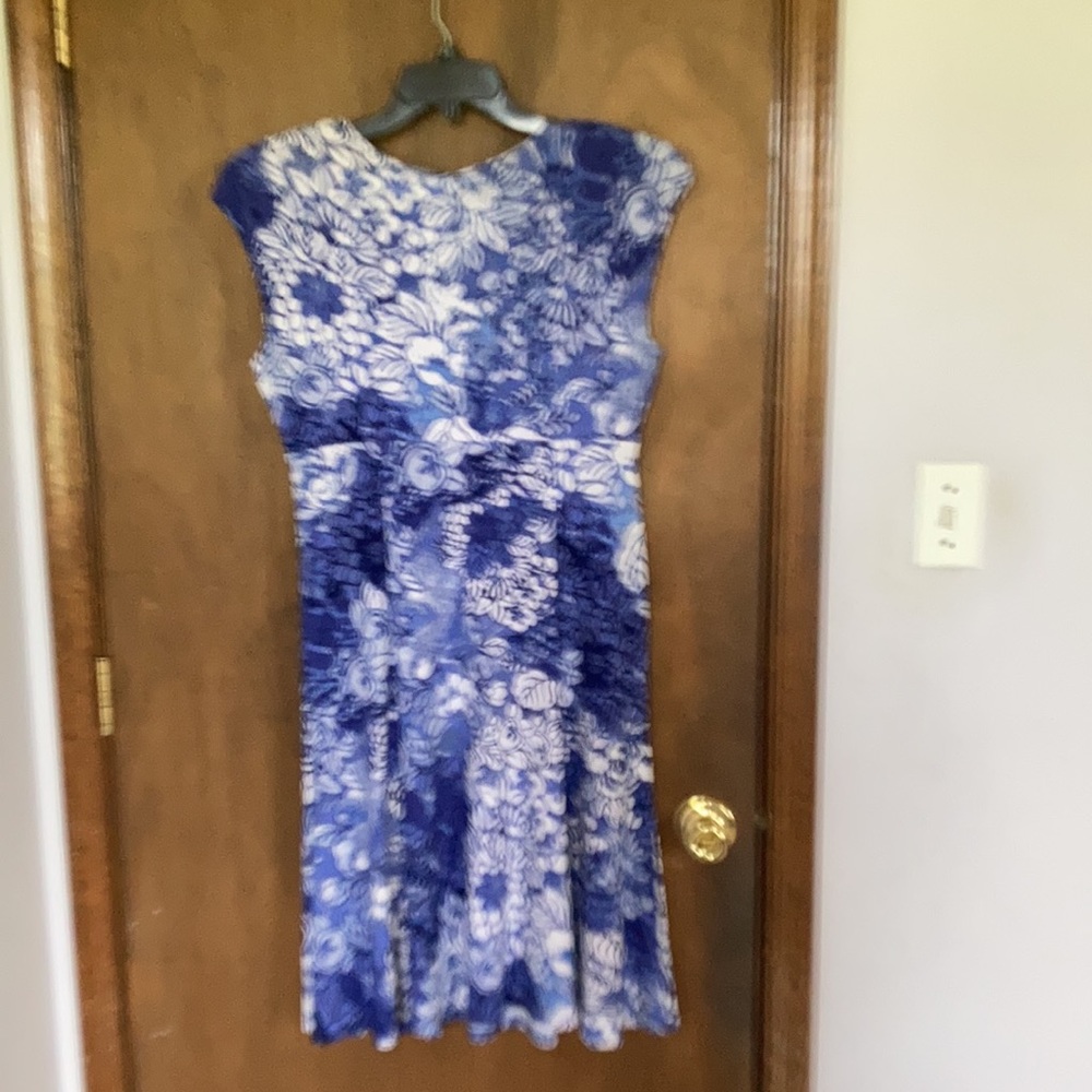 Jones New York floral fit & flare dress w stretch & shoulder pads 10 - Picture 17 of 17